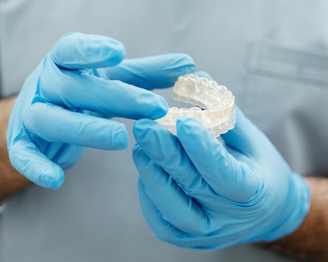 Dantų vainikėliai ir protezai