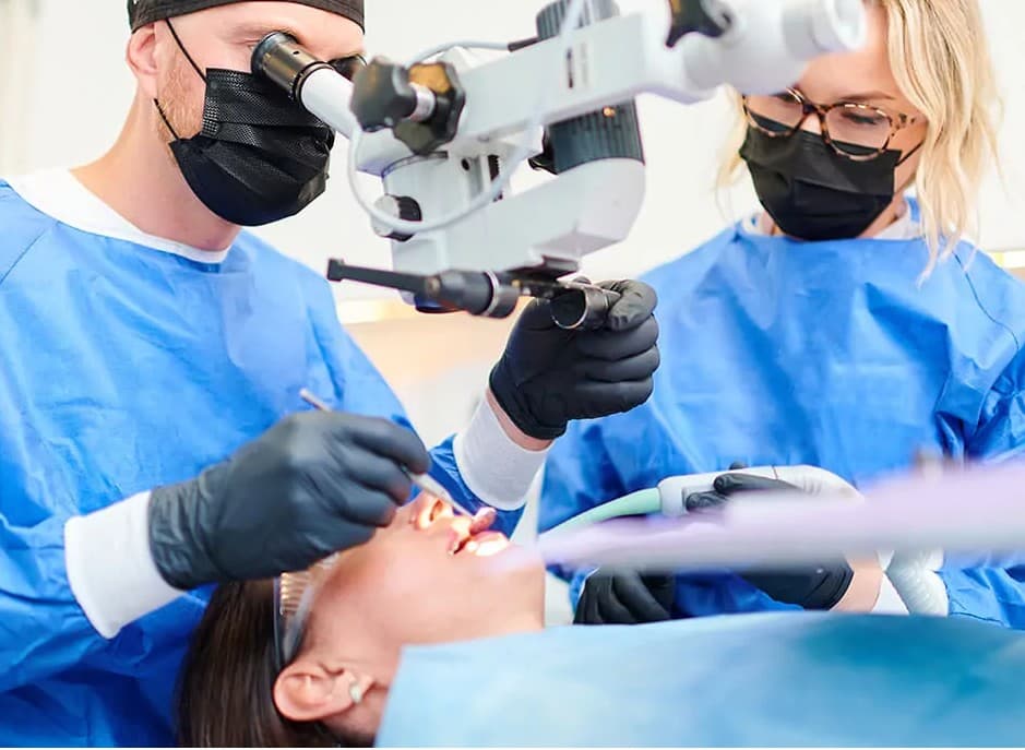 Endodontinis kanalų gydymas mikroskopu